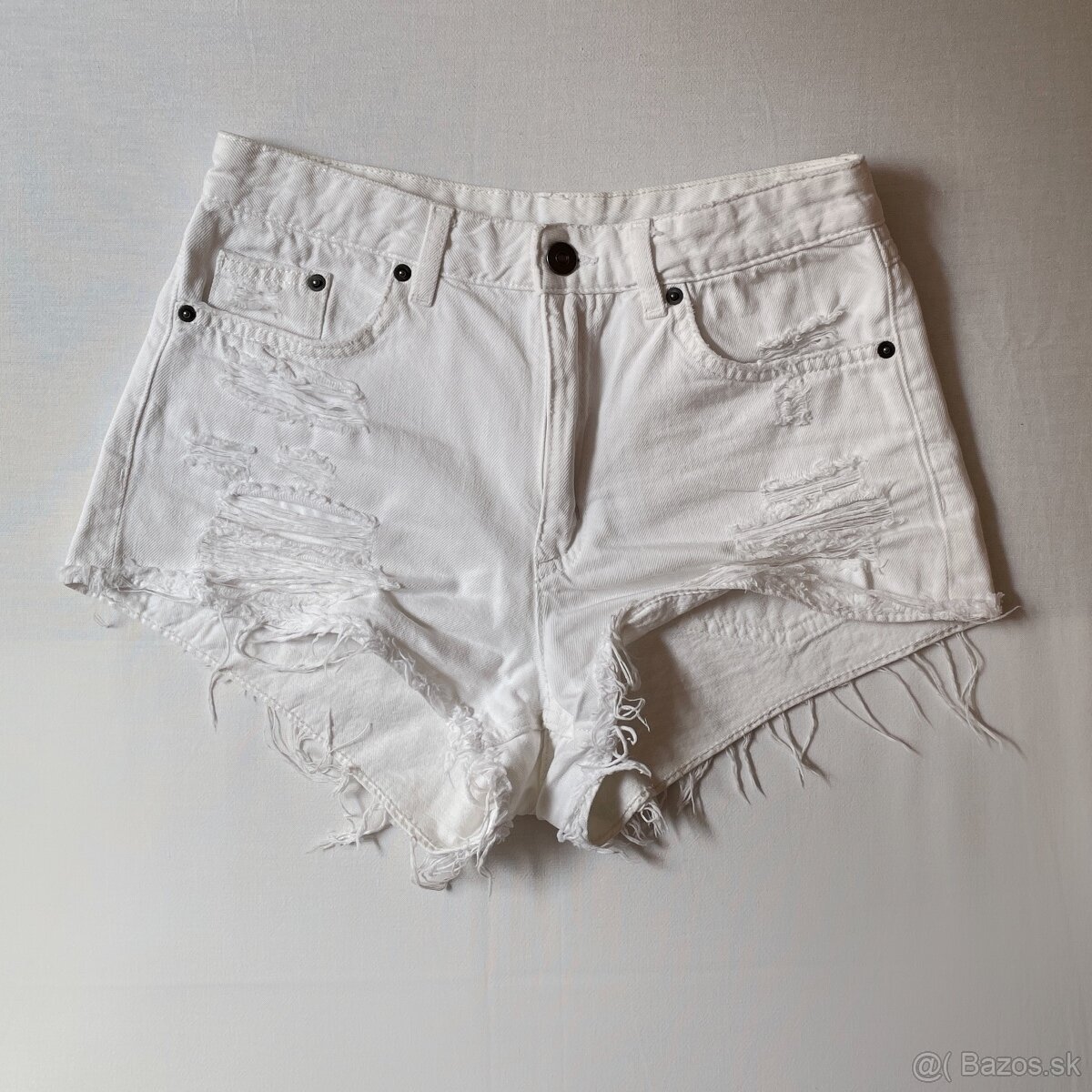 H&M Biele roztrhané džínsové šortky 36