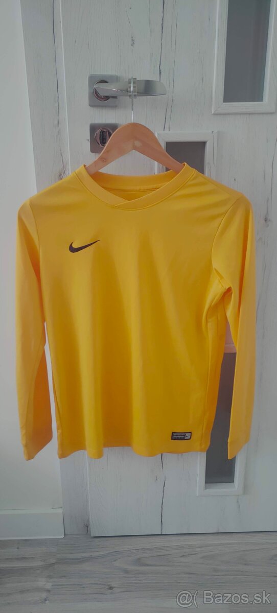 NIKE fubalove tričko