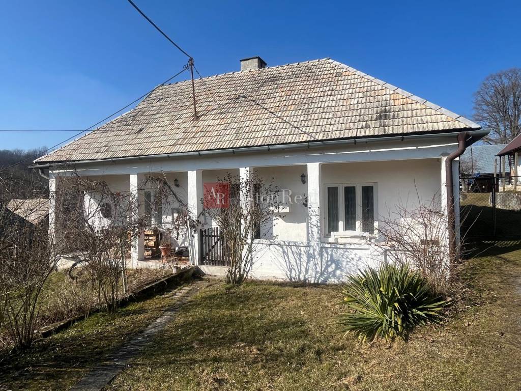 Rodinný dom pri V. Krtíši, pozemok 351 m2 - Malé Straciny