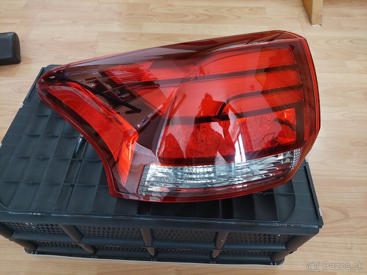 ĽAVÝ ZADNÝ SVETLOMET MITSUBISHI OUTLANDER 3