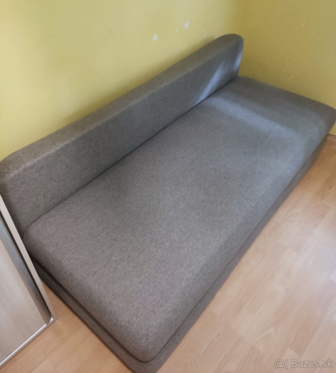 Gauč v bezchybnom stave
