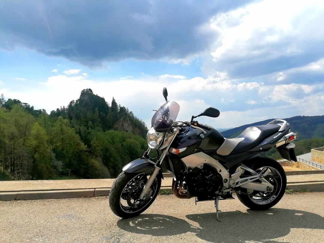 Suzuki GSR 600