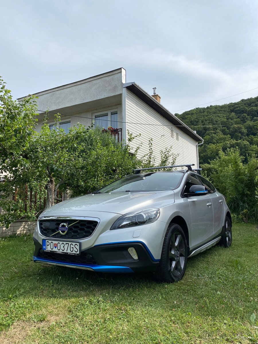 Volvo V40 Cross Country D2 Momentum Pro, Top stav.