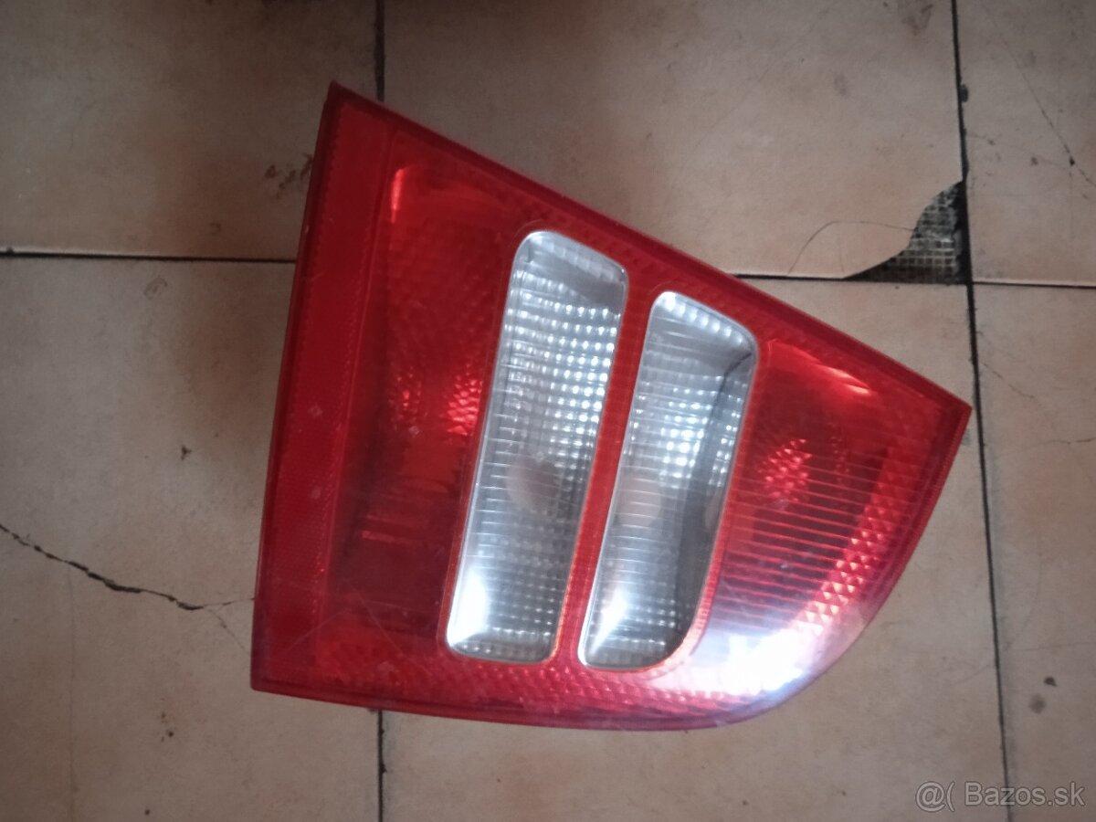 Škoda Octavia zadné svetlo