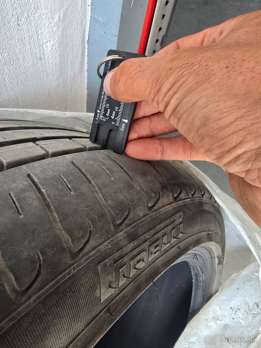 235/40 r19