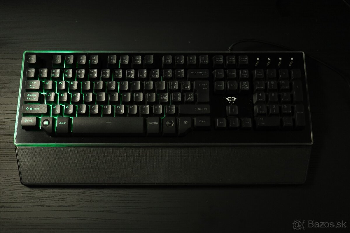 Trust GXT 860 Thura – semi-mechanická herná klávesnica s RGB