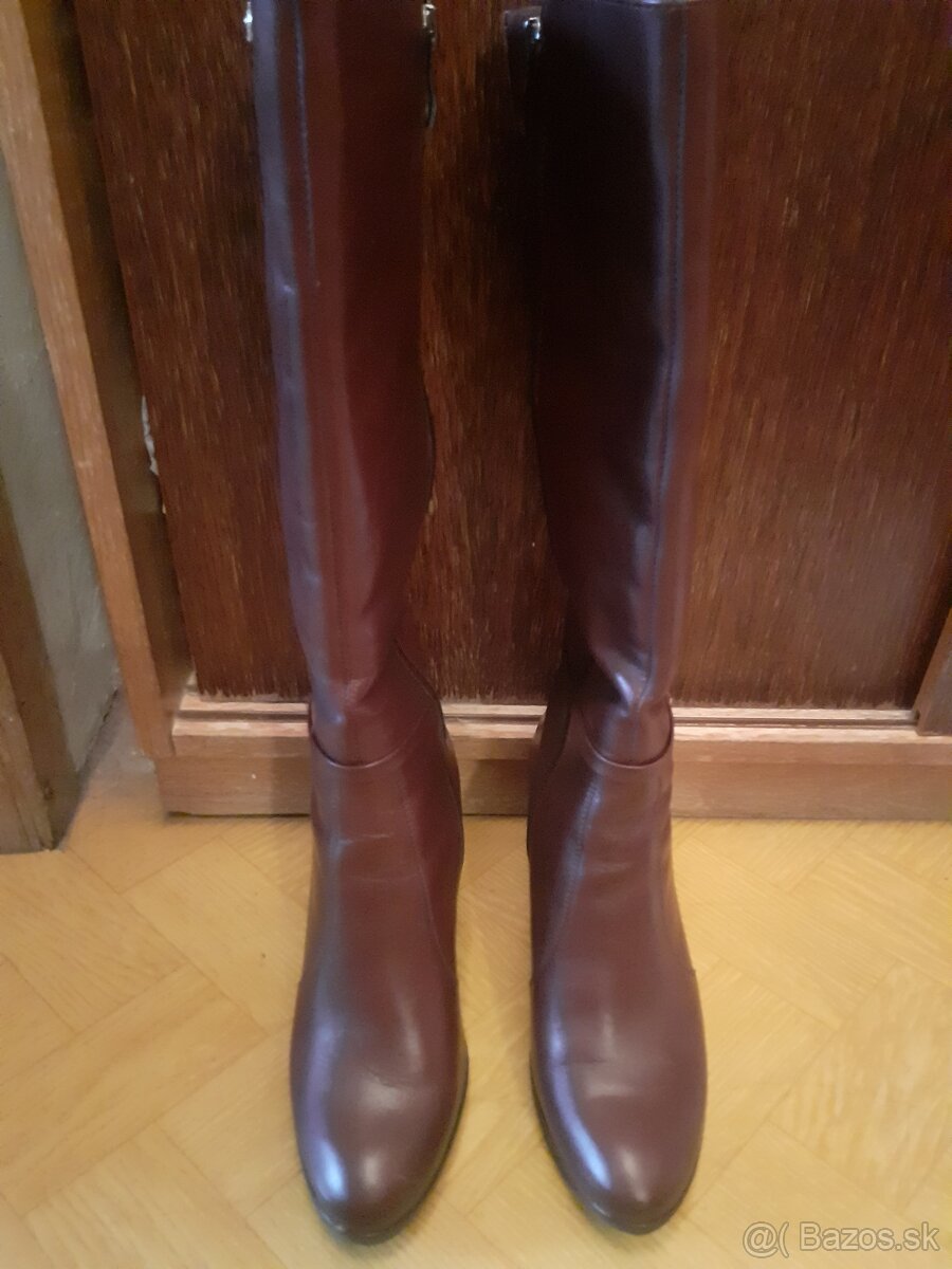 Predam hnede kožené čižmy velkosť 38