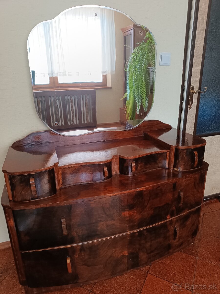 Zrkadlová komoda