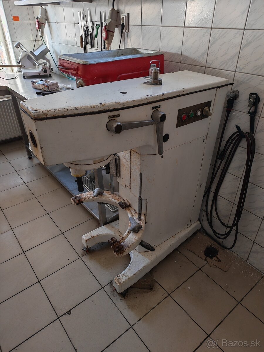 KUCHYNSKÝ ROBOT ALBA