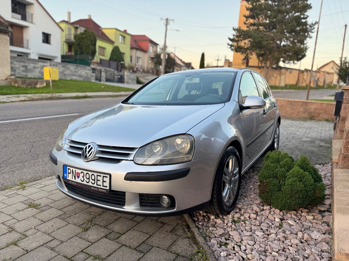 Volkswagen Golf V benzin