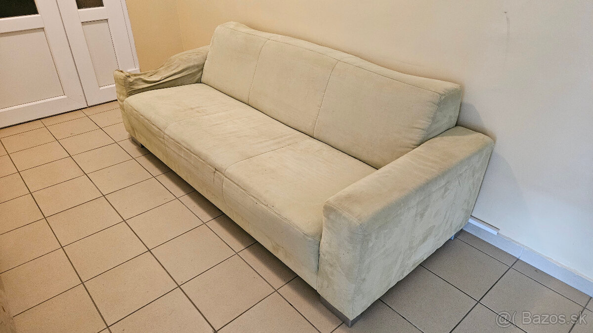 GAUČ darujem za odvoz