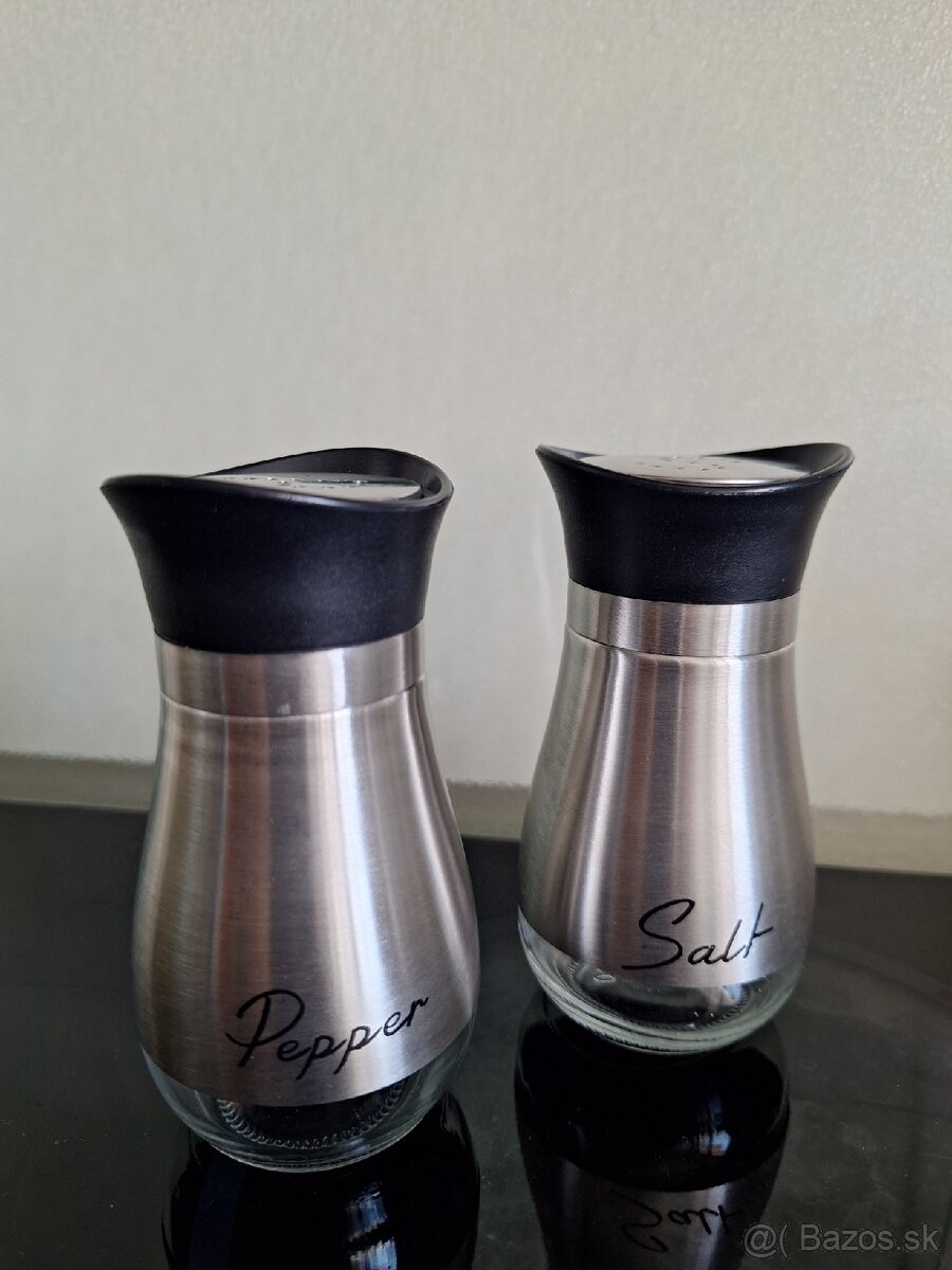 Soľnička s koreničkou