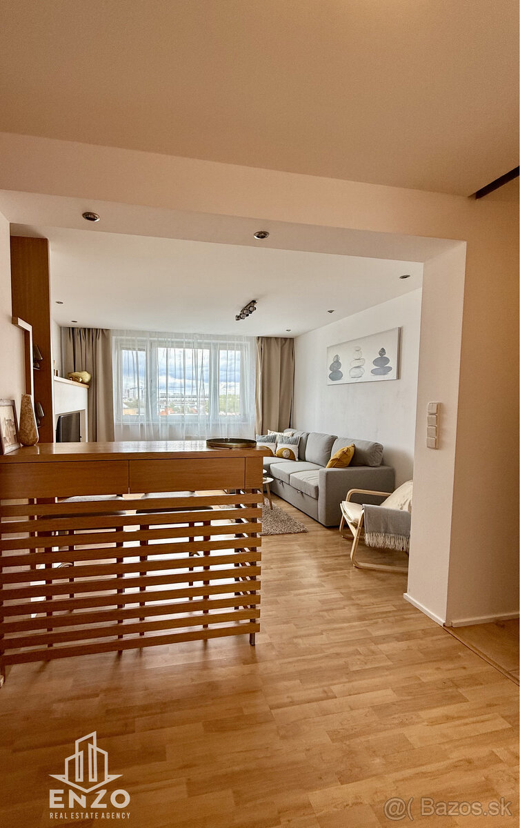 PRENÁJOM: Priestranný 4-izbový byt s výhľadom na hrad v cent