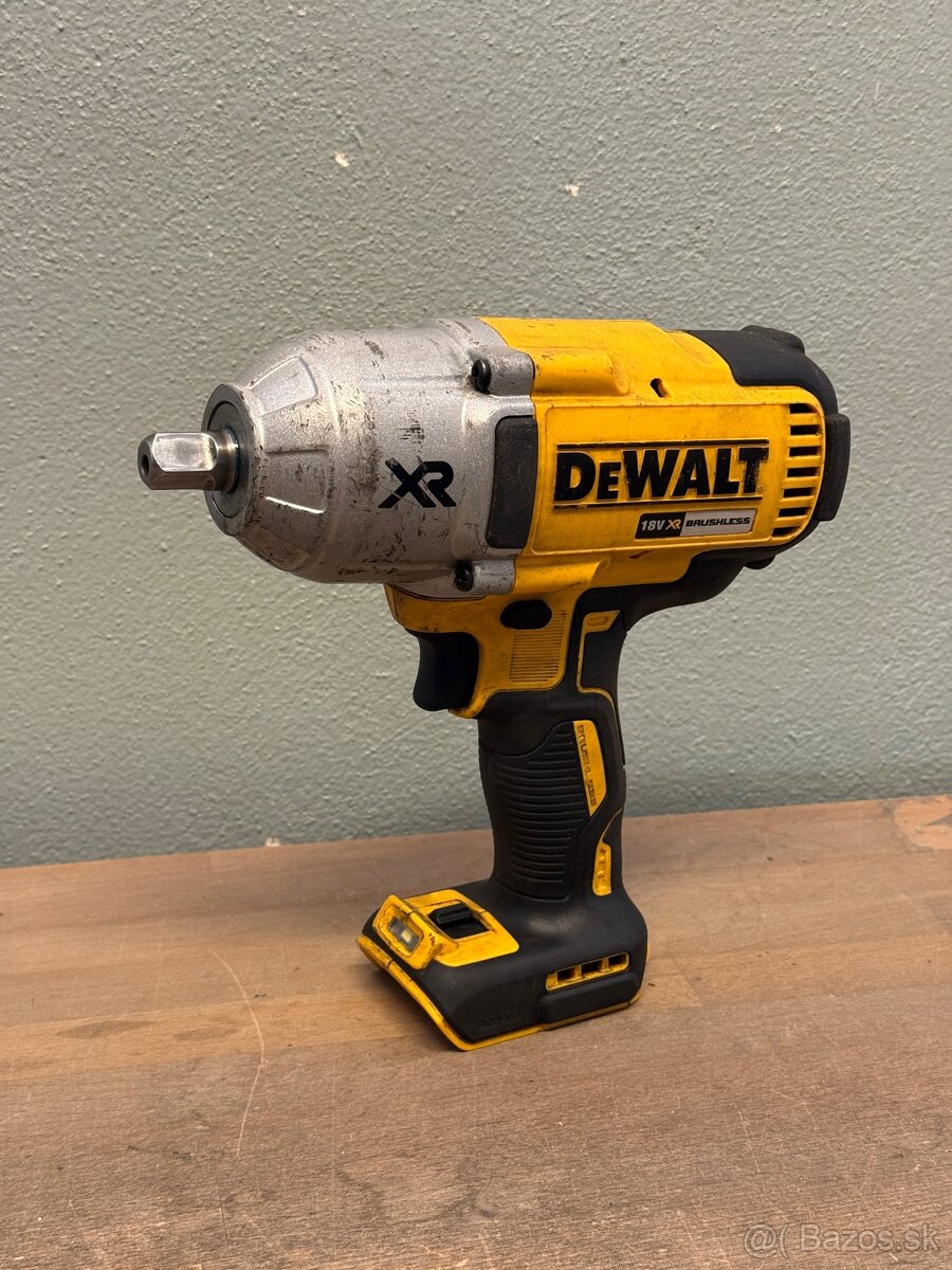 AKU razovy uťahovák Dewalt