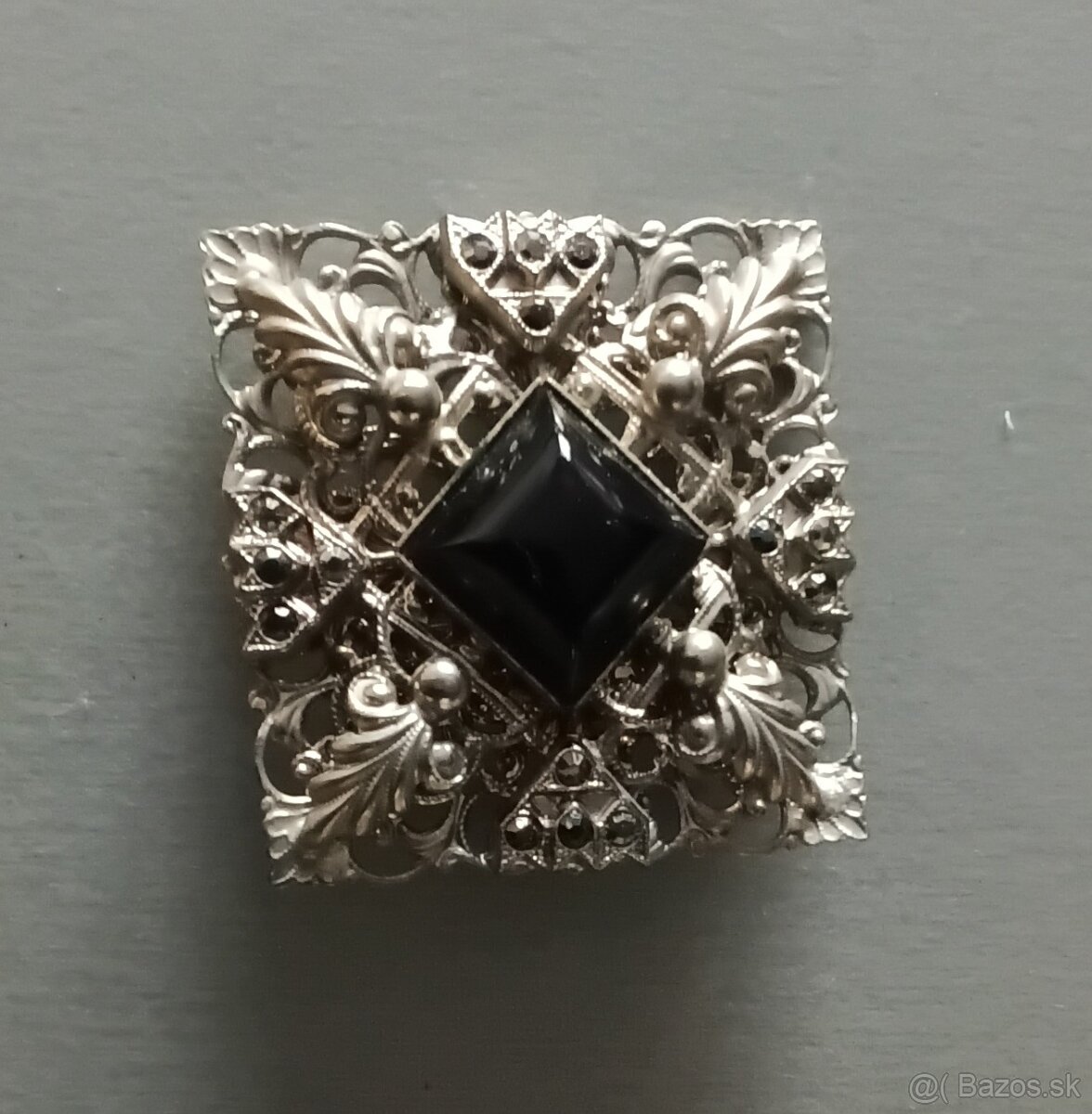 Brošňa - bižutéria.