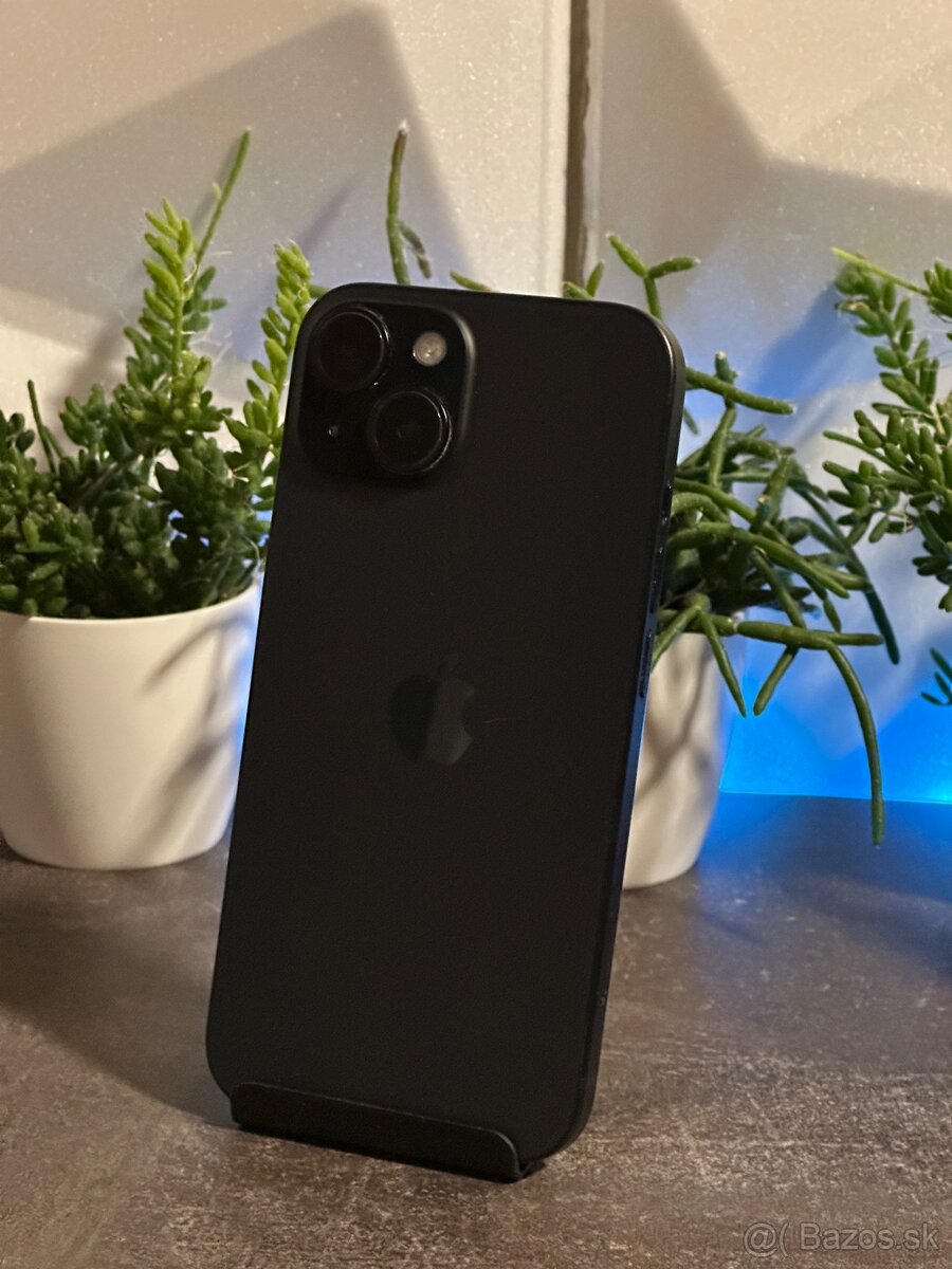 iPhone 15 - veľmi pekný stav