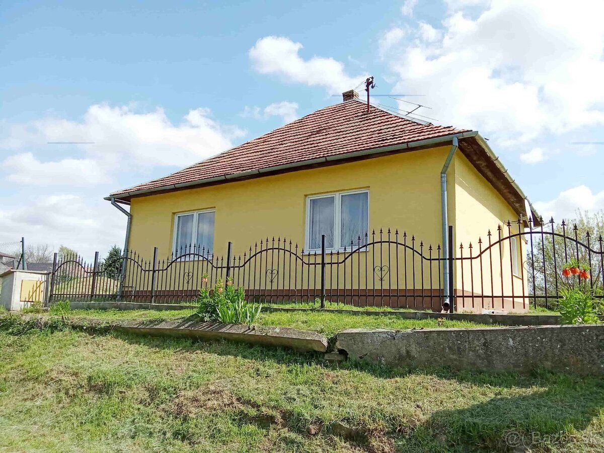 Predáme rodinný dom so záhradou v obci Dubník, okres Nové Zá