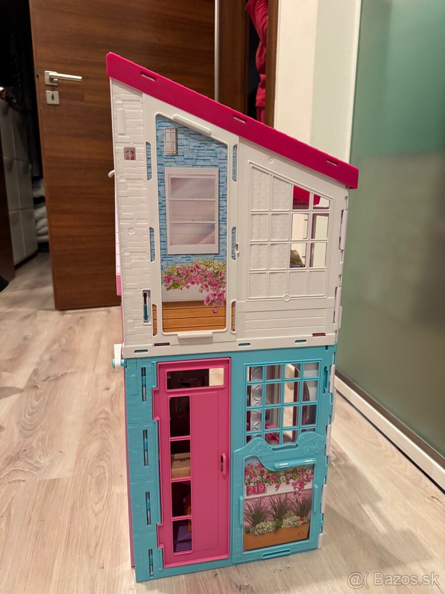 Barbie domček – skladací, s nábytkom, veľmi pekný stav