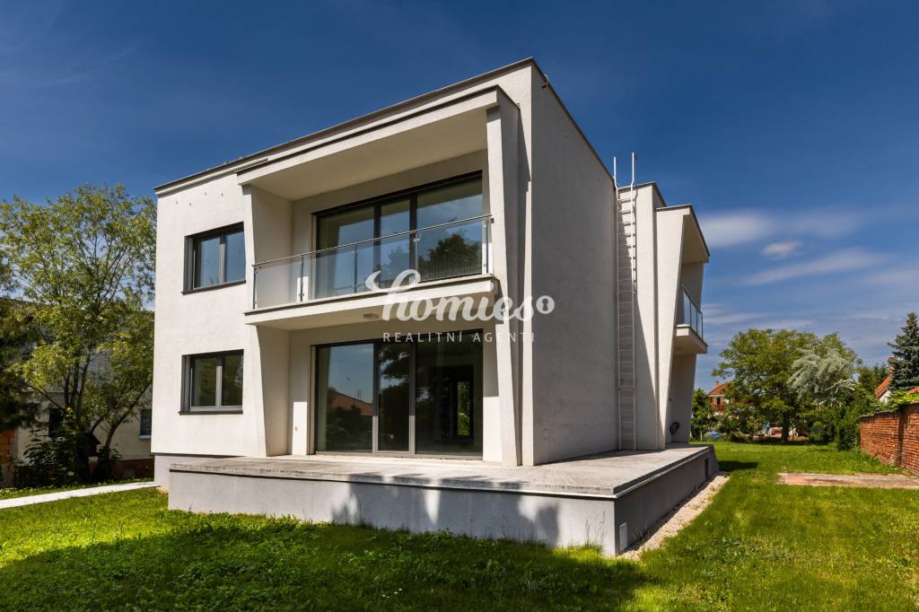 PREDAJ výnimočný 5-izbový dom, Zlaté Moravce-centrum