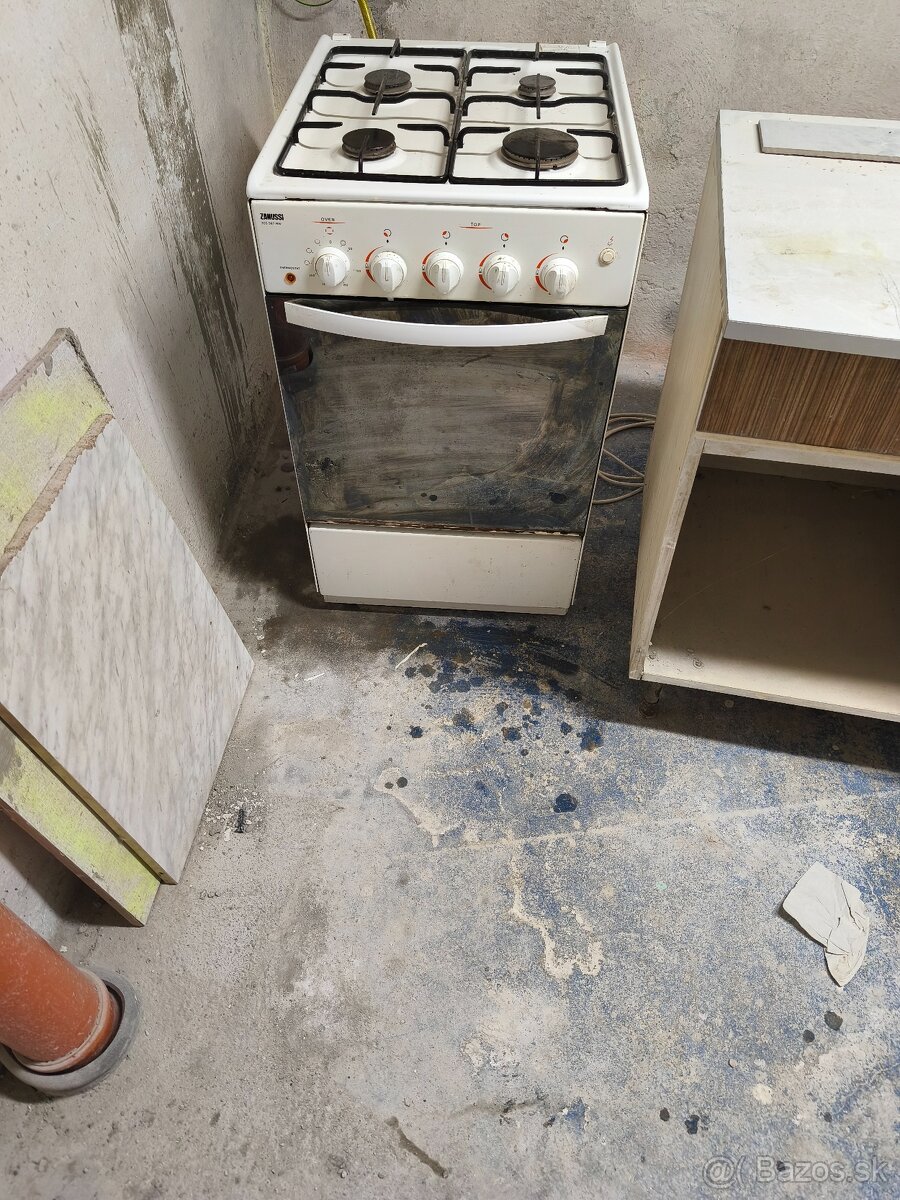 Kombinovaný sporák plyn- eletrika