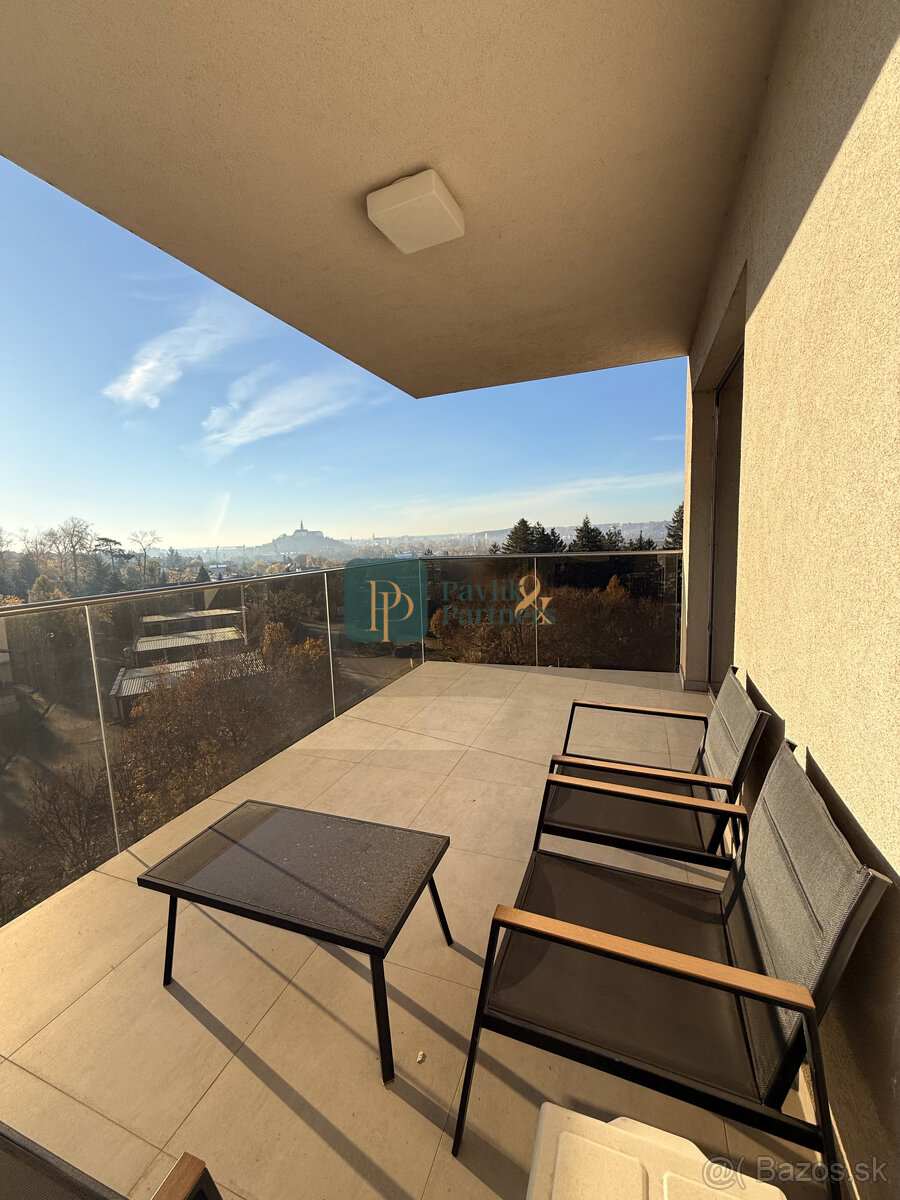 Prenájom 2 izbový byt, Zobor, veľká terasa, garáž, krásne vý