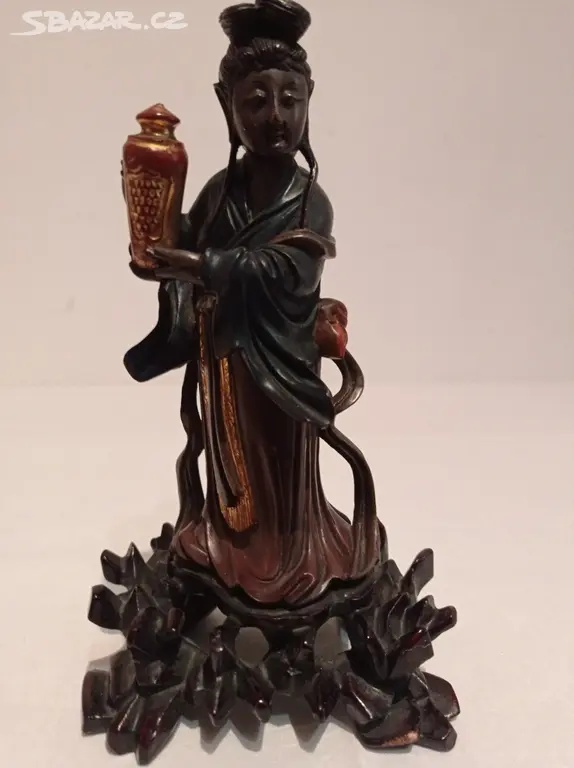 Starožitná soška z takeového dřeva