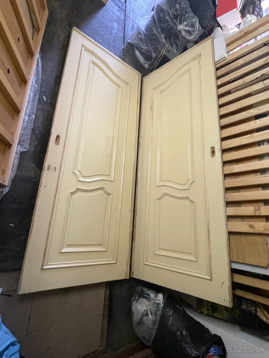 Dvojkrídlové drevené dvere