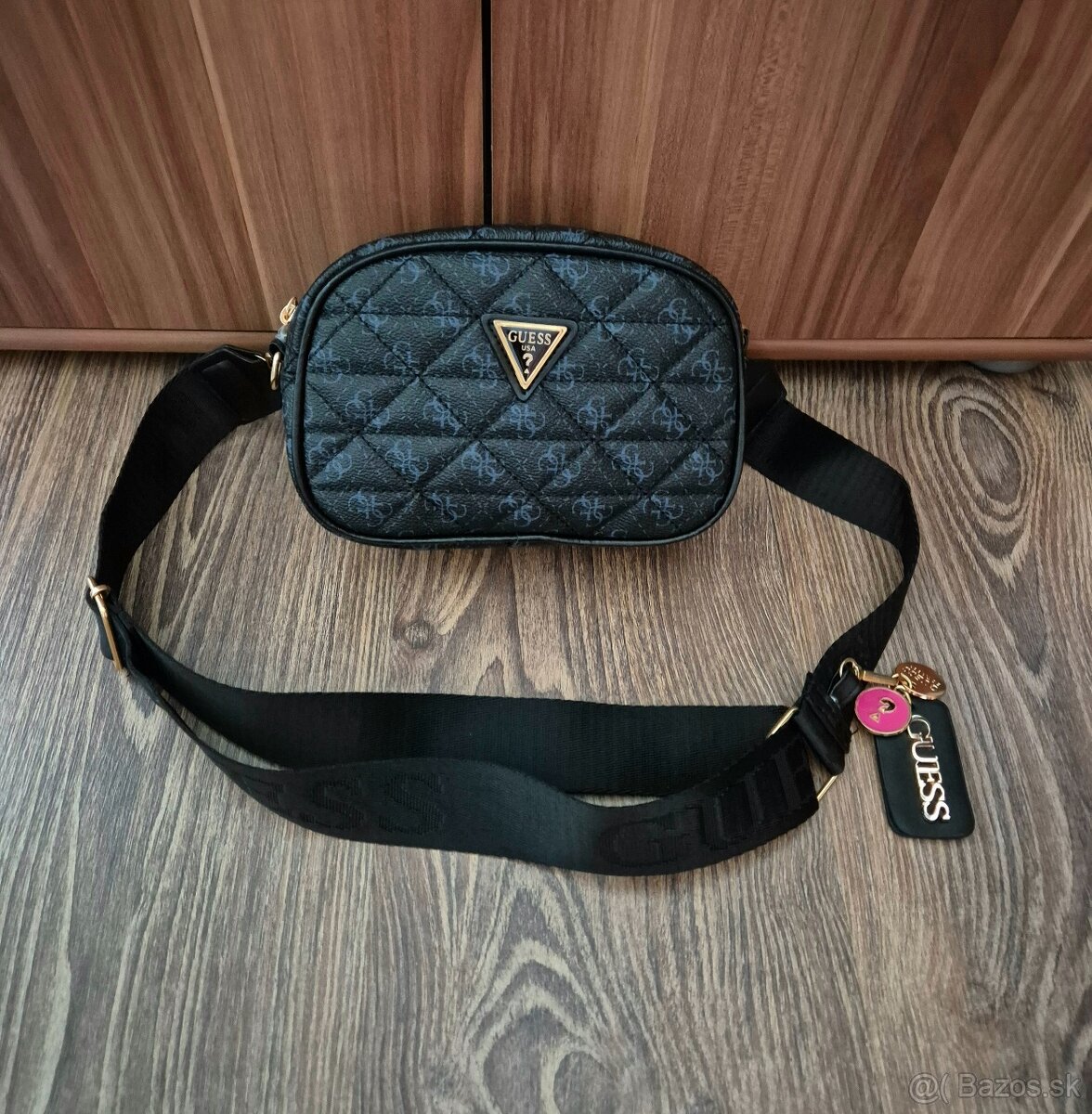 kabelka Guess crossbody.
