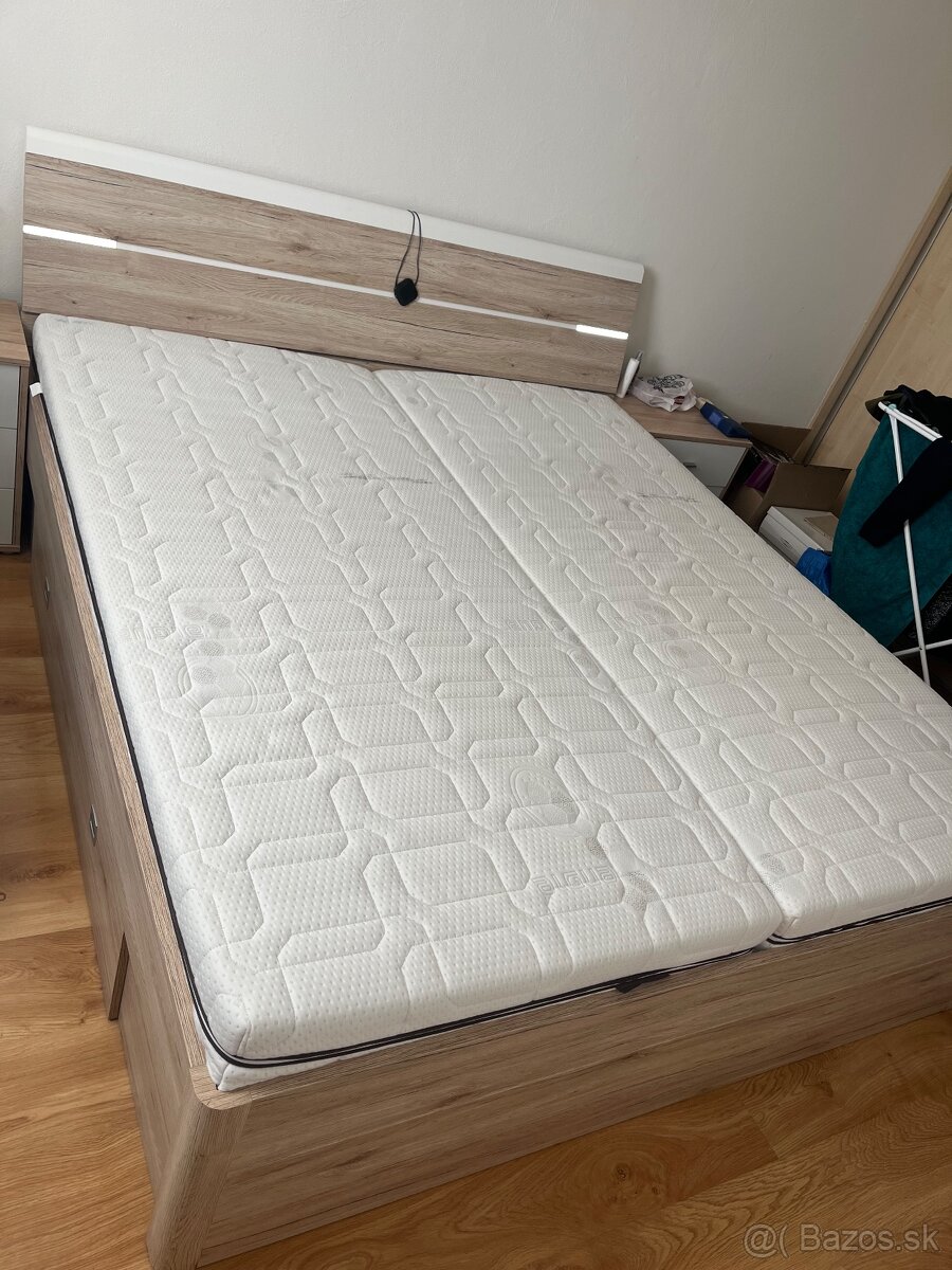 Manželská posteľ 180x200 + rošty