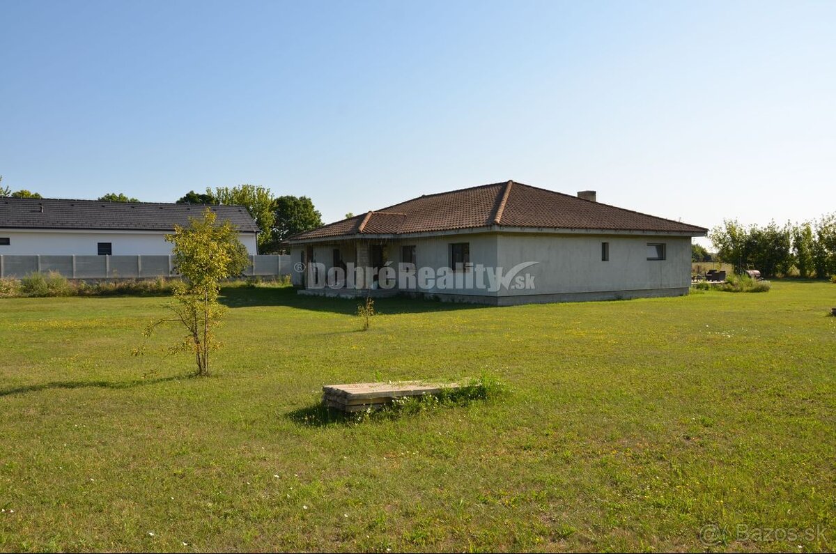 DOBRÉ REALITY - priestranný rodinný dom s veľkým pozemkom v