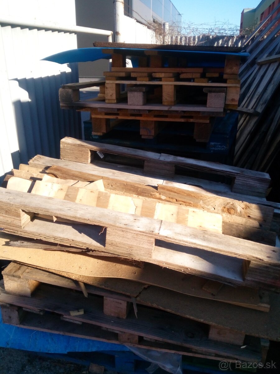 Darujem palety a dosky