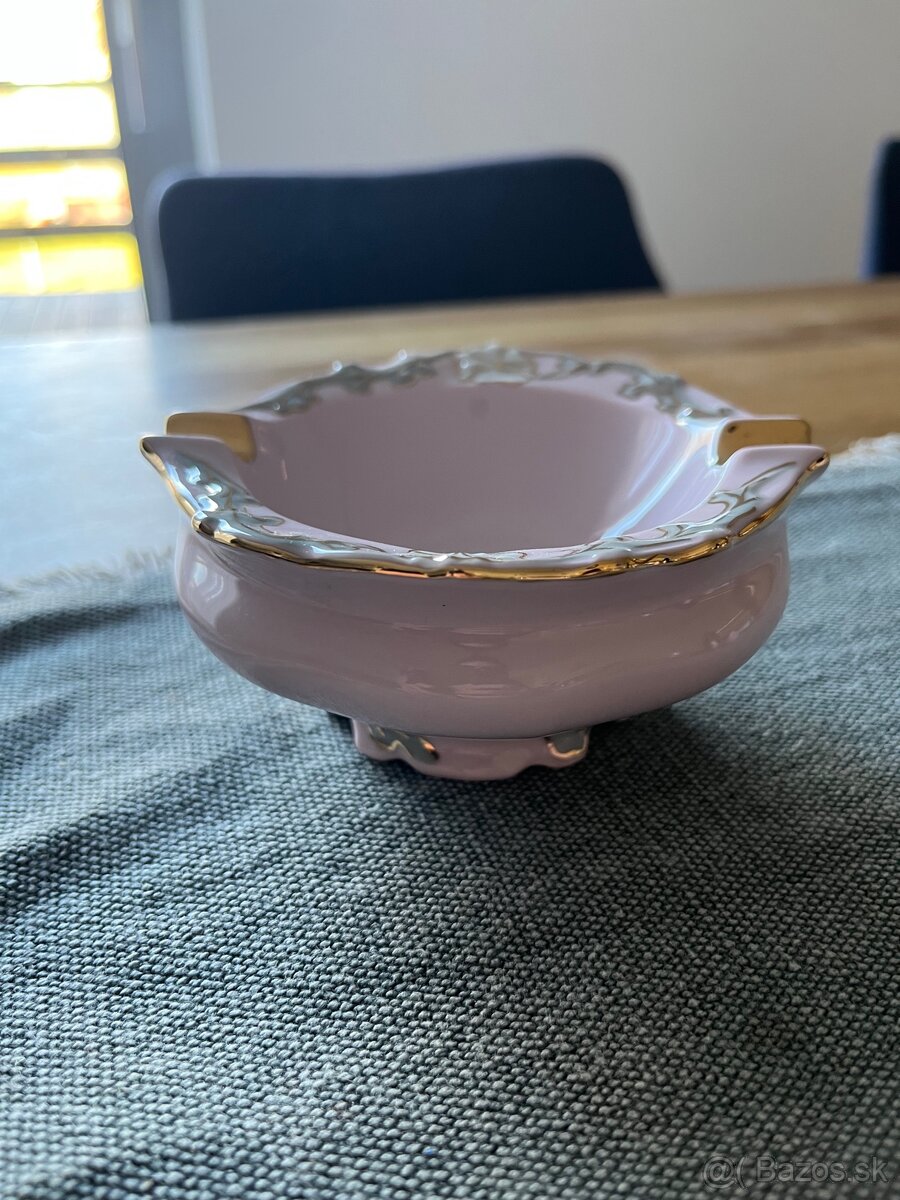 ruzovy porcelan - popolnik