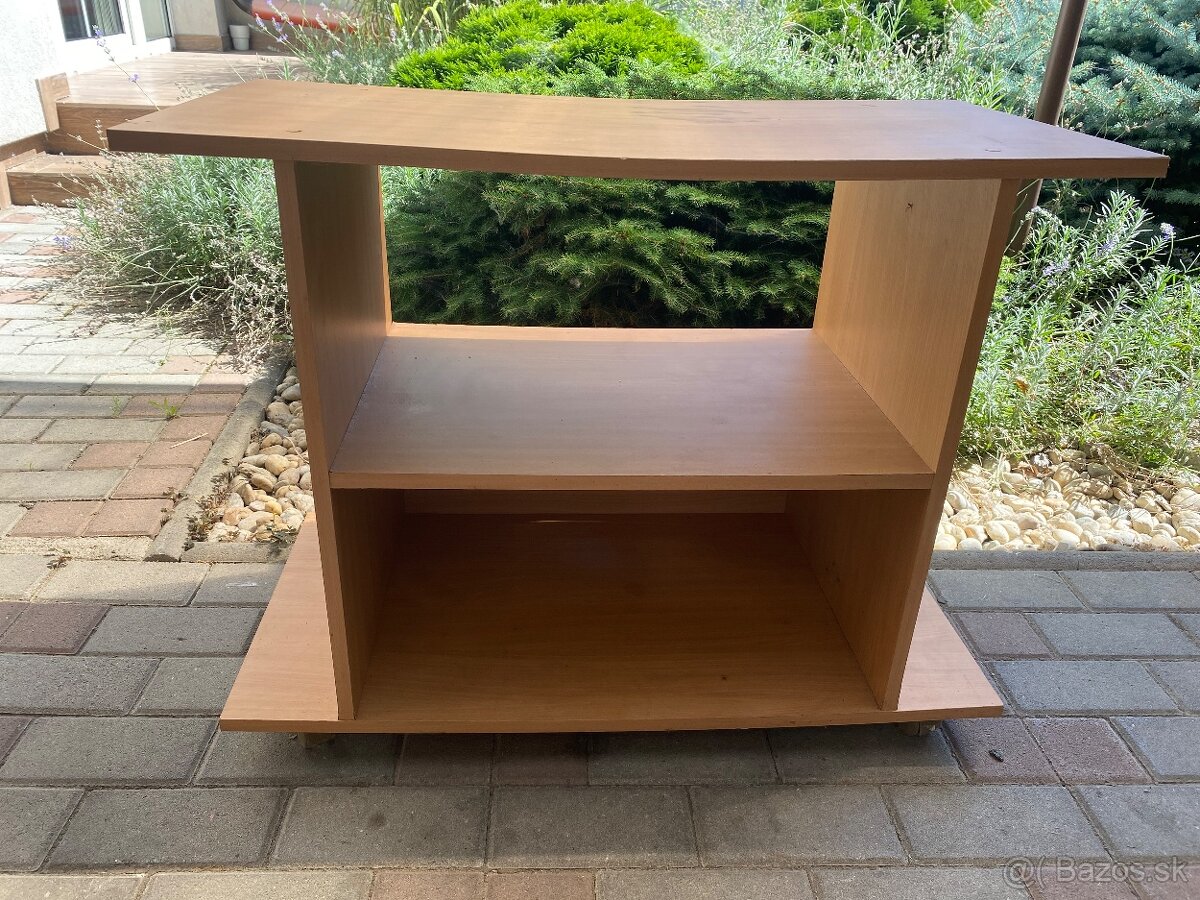 Stolík pod Tv