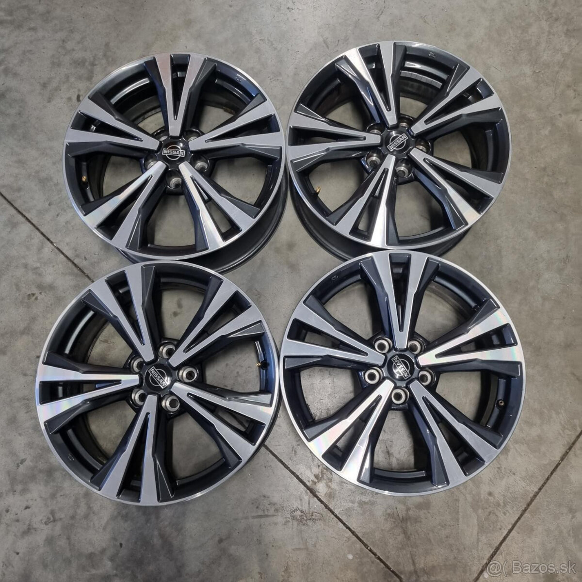 NISSAN disky 5x114.3 R18 7J ET40