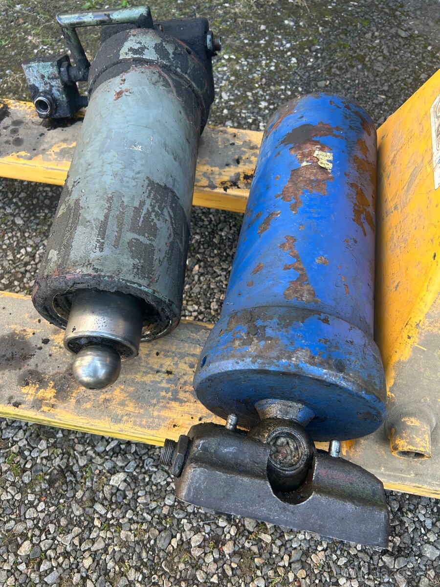 Hydraulický piest, kiper, mailer