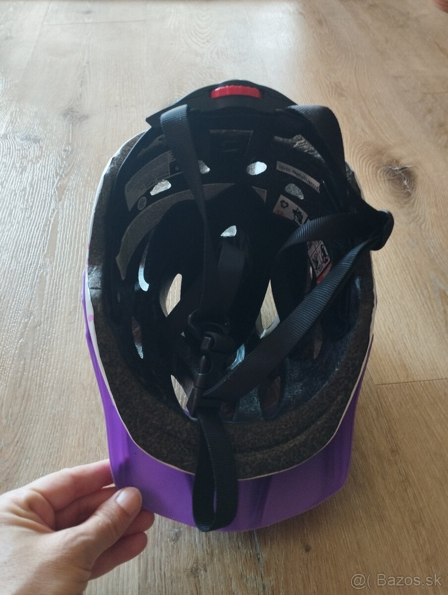 Predam detsku prilbu na bicykel