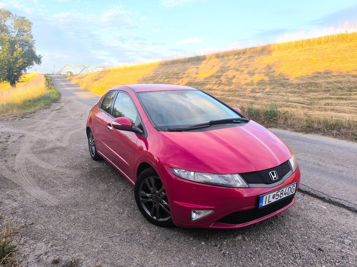 Honda Civic 8g 1.8 benzín GT