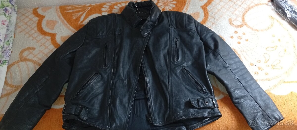 Ponúkam na predaj nejaké oblečenie na Moto.