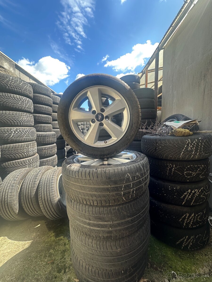 ✅ 205/55 R16 Goodyear + originál disky Ford – TOP STAV