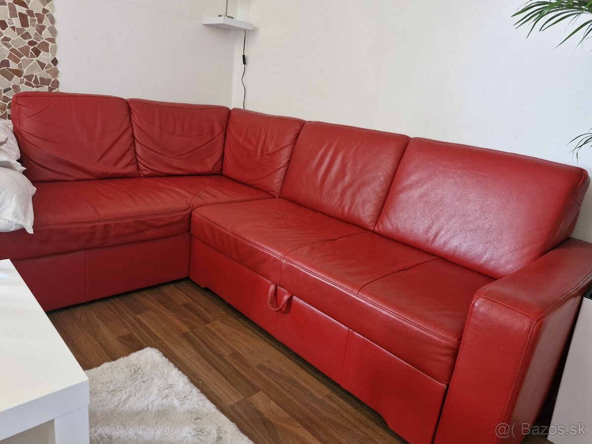 Kožená sedačka cervena