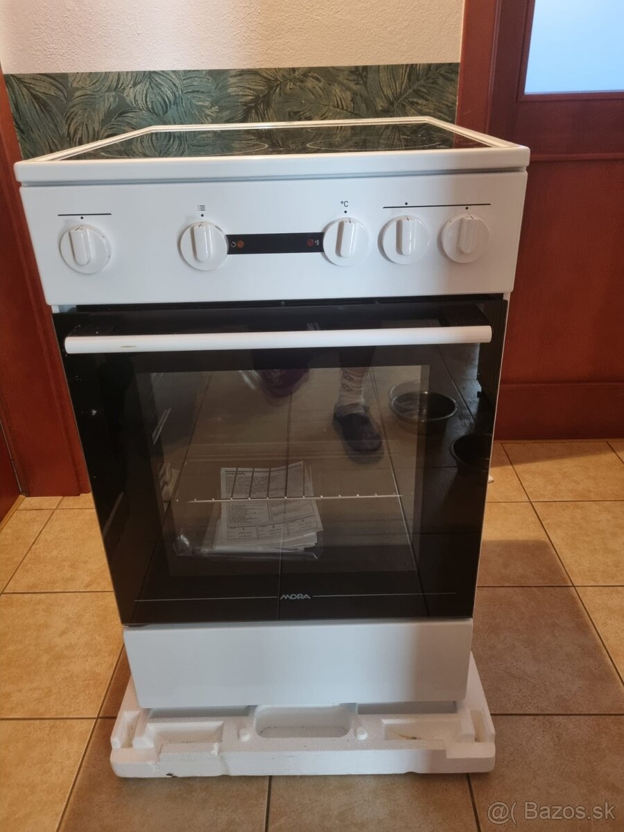 Sklokeramický sporák MORA