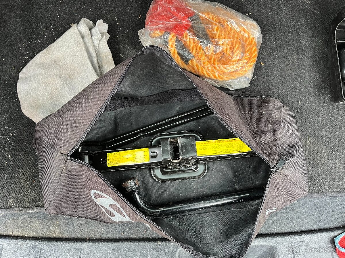 Hyundai I30 zdvihák, kľuč na skrutky, taška Hyundai