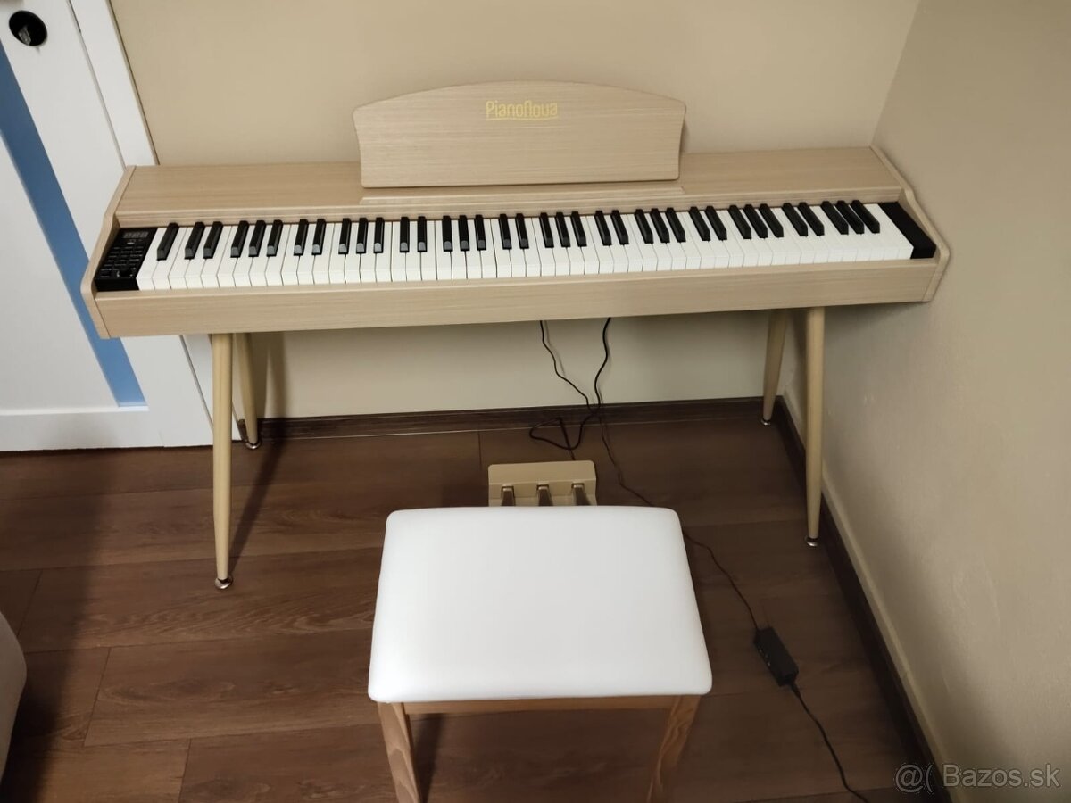 Klavír elektrické klávesy