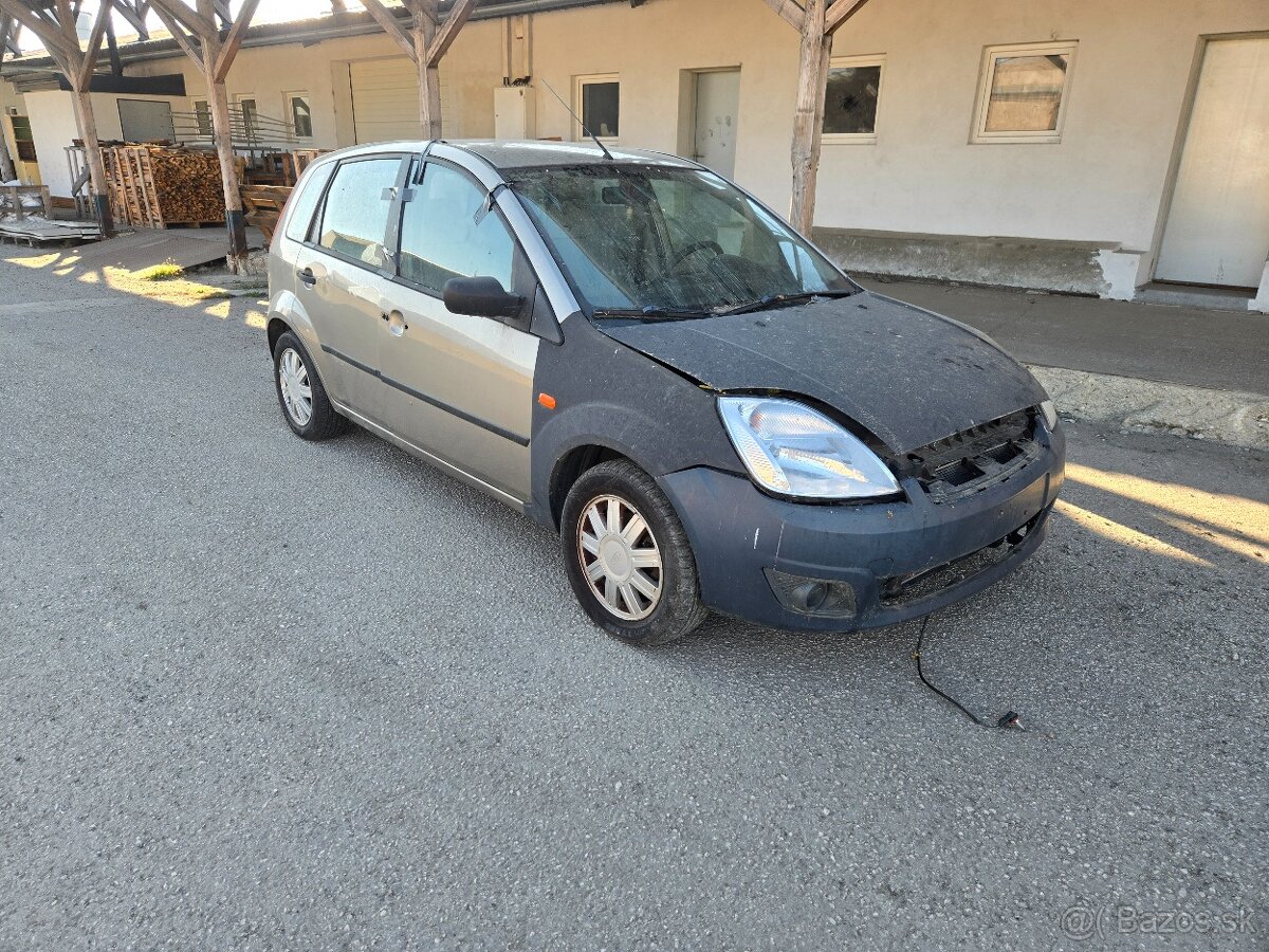 Rozpredám na diely _ Ford fiesta 1.4 benzín