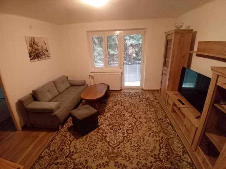 Prenájmem 3-izbový byt v centre Levíc