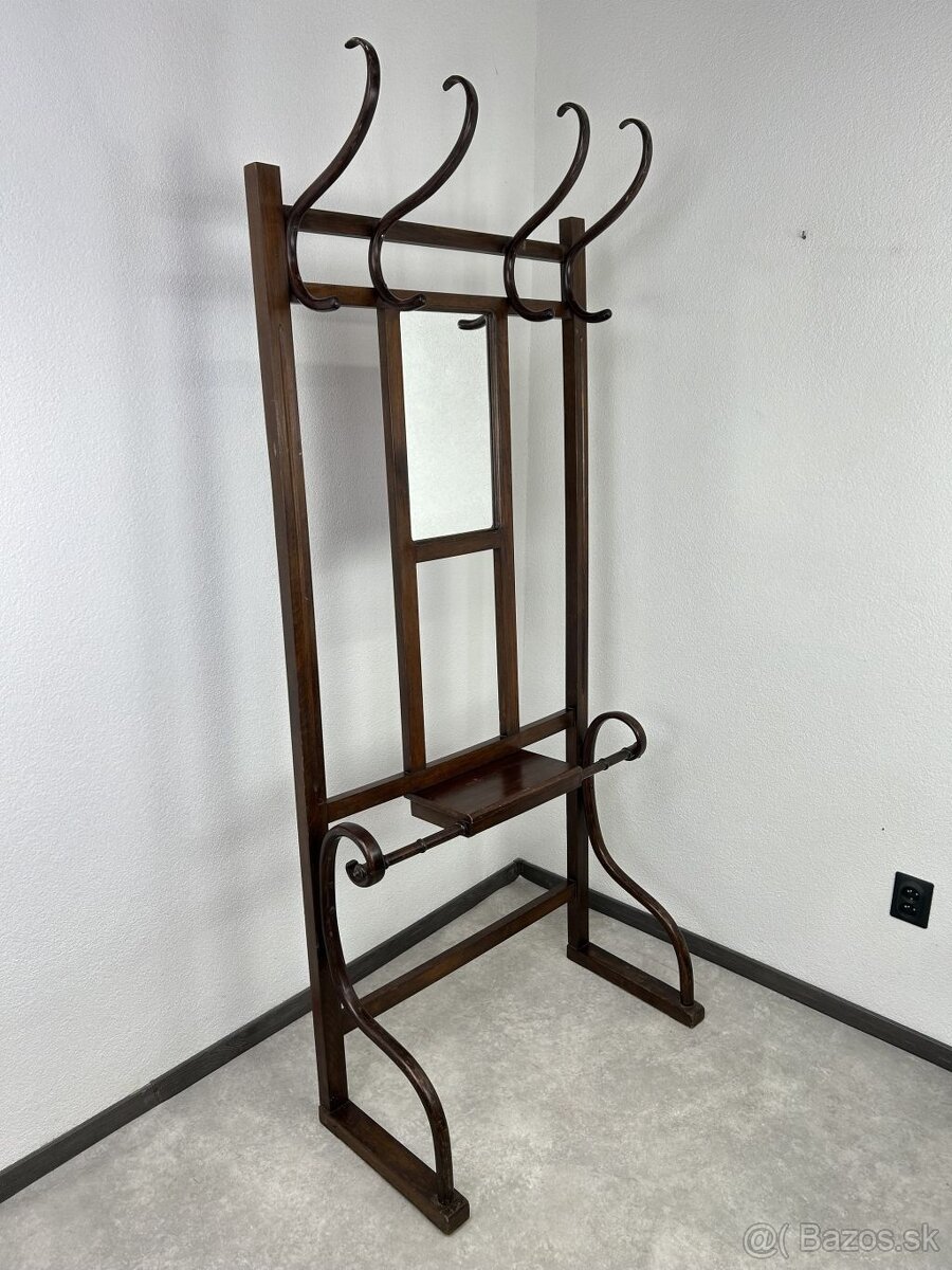 Halová vešiaková stena Thonet