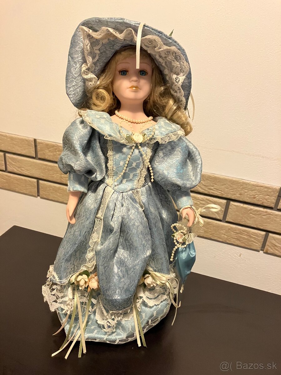 Porcelánová bábika