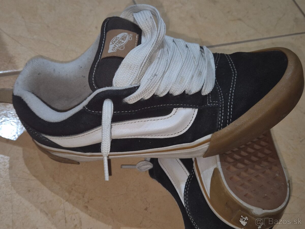 Tenisky botasky Vans Knu Skool VN0009QCCJI1 Čierna farba