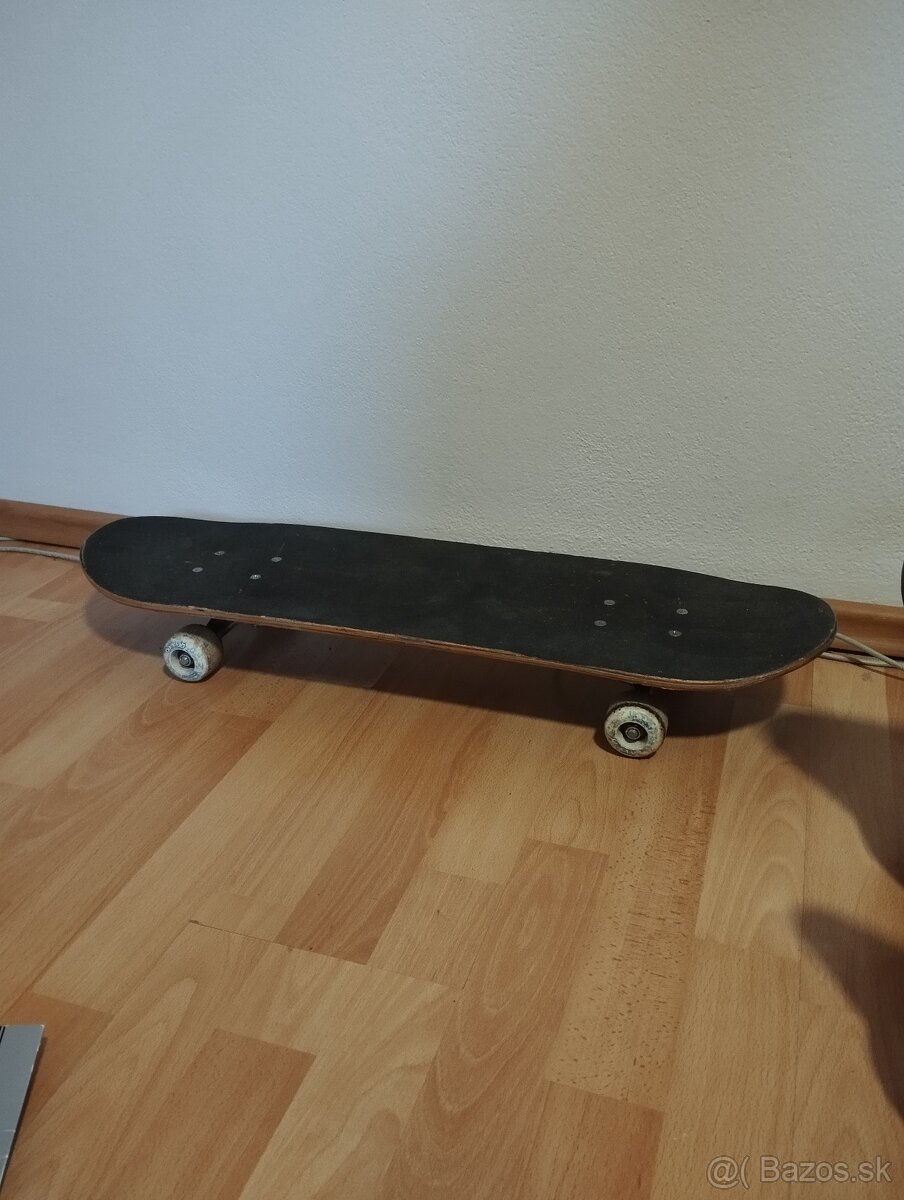 Súprava skateboard a chrániče