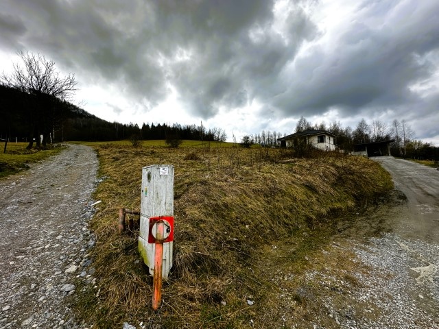 Slnečný stavebný pozemok 1195 m²-Horný Vadičov (25mx46m)